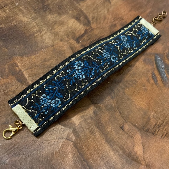 Boho floral embroidered webbing cuff textile festival bracelet - Picture 4 of 7